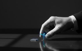 英特尔掌门人Gelsinger私人押注！这家初创公司，要解AI芯片的“电老虎”难题？