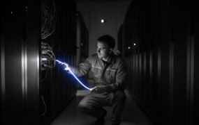 AI算力狂飙的背后，真正的“堵车”开始了？深度解析决定AI商业化成败的隐形命脉