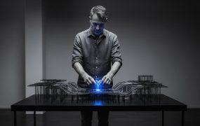 AI的“电费”有多贵？施耐德23亿美元订单，揭开数据中心新战场