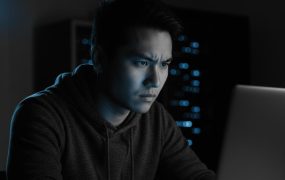 想做AI行业应用没钱买卡?英伟达的免费午餐,不吃白不吃