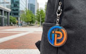 品牌周边视觉方案：1分钟批量生成高保真亚克力钥匙扣实拍效果图