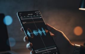 AI怀旧金曲项目自媒体副业实战：零基础批量制作爆款视频，实现日入3张+方案