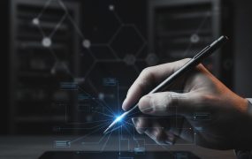 《个体创业指南针》个人品牌起号与实战全攻略：构建你的商业闭环