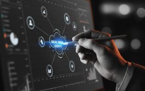 从0-1000W小红书爆款算法全攻略：自媒体起号全流程解决方案与流量底层逻辑拆解