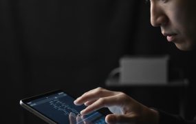 AI哲学短视频运营实战：20条作品涨粉70W的零成本变现方案