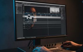 视频号中老年情感AI新赛道实战教程：零基础快速起号的副业变现方案