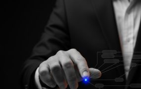 人生正軌診斷：社交圈底層邏輯與個人發展路徑：看透人性真相實現認知覺醒