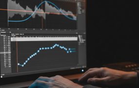 TikTok影视解说全流程实操方案：全套AE插件工具包与爆款视频剪辑SOP