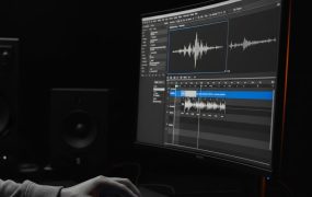 AI影视解说全流程：从文案到剪辑的爆款短视频解决方案：小白也能快速起号