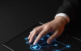 个人IP全案陪跑：自媒体双域闭环实操课程，从定位到私域转化的变现全方案