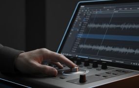 【AI爆款视频】人生哲学短视频批量产出方案：23条作品涨粉73W，实现月入过万副业闭环