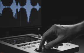 AI原创音乐课程：零基础批量产出爆款歌曲，解锁多平台音乐人副业变现