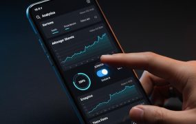 抖音全域引流实战：从账号养成到精准私信转化的落地解决方案