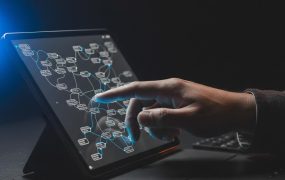 铁打的中产流水的中产阶级：精英人群应对阶层滑落的认知提升方案