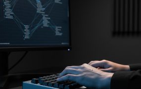 AI剧本代写实操：利用AI自动化创作剧本，实现日入1k+的高效副业变现SOP