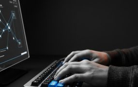 Tiktok物理整蛊直播全套教程：跨境2025无人直播起号与变现方案