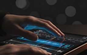 AI爆款视频：卡牌人物双生卡点视频制作实战教程，单日变现1k+