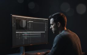 AI爆款文案与短视频脚本全实战：自媒体高赞文案撰写解决方案：实现高效内容变现