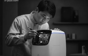 刘强东要砸70万快递员饭碗，却催生一个AI蓝海项目：机器人“保姆”