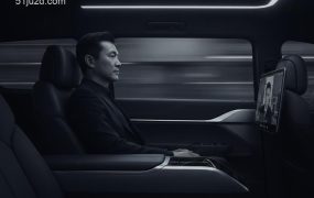 问界M9不止是新配色：老板们已在打造移动办公室，把堵车时间变成利润